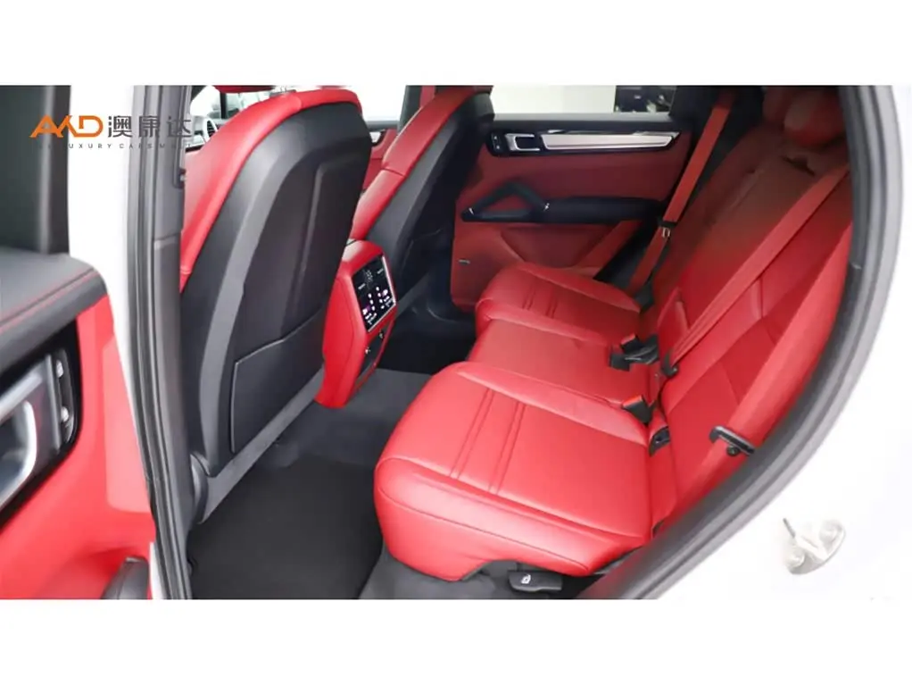 Porsche Cayenne 2023 — Photo 7/10