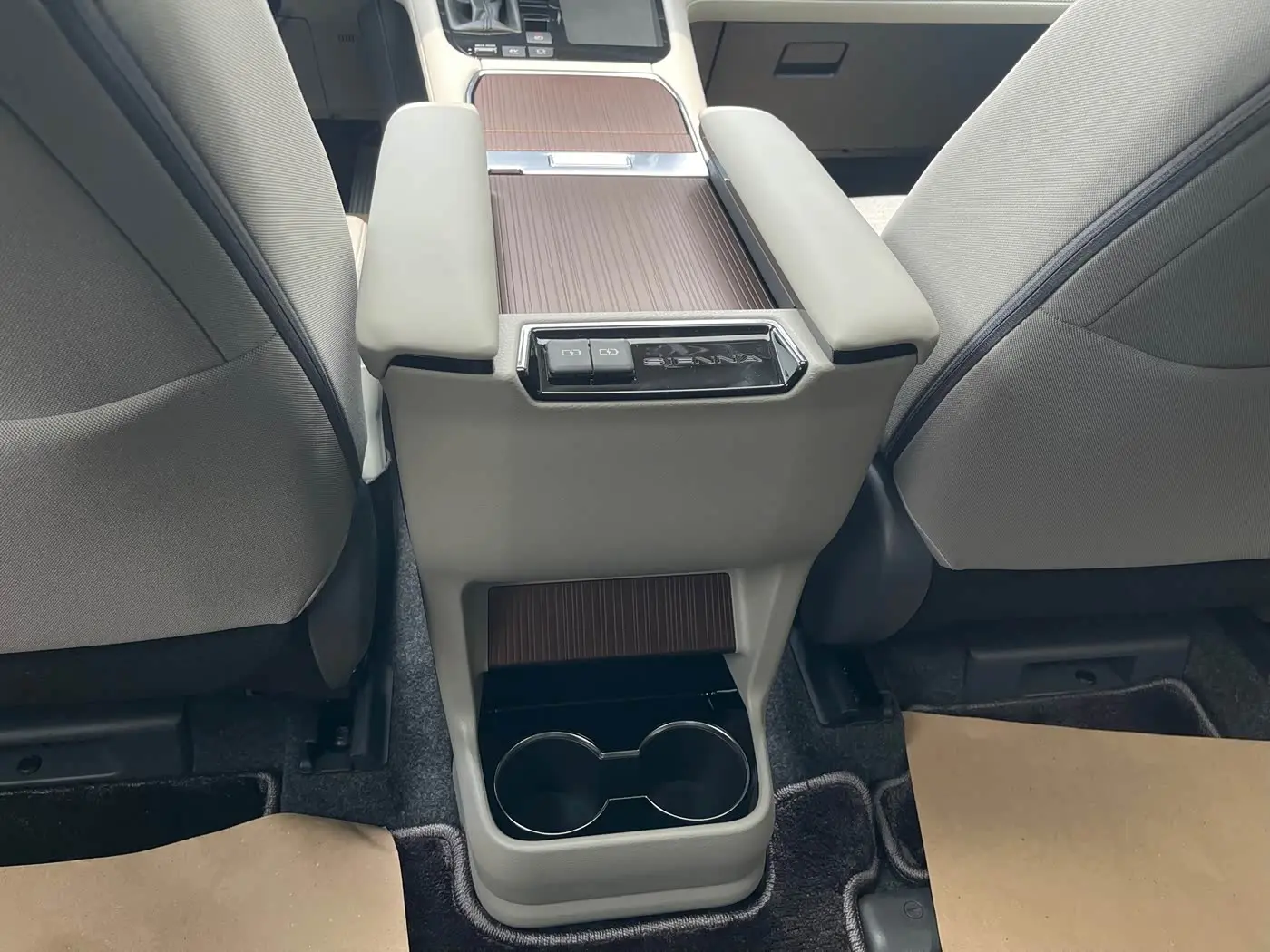 Toyota Sienna 2026 — Photo 13/18