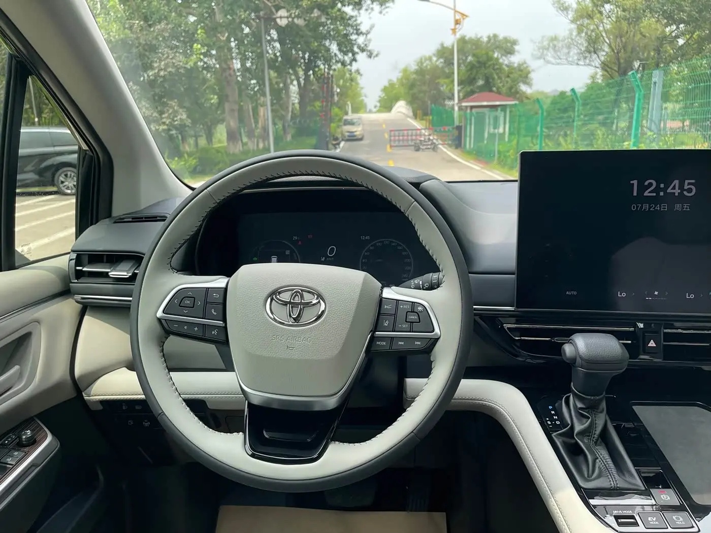 Toyota Sienna 2026 — Photo 7/18