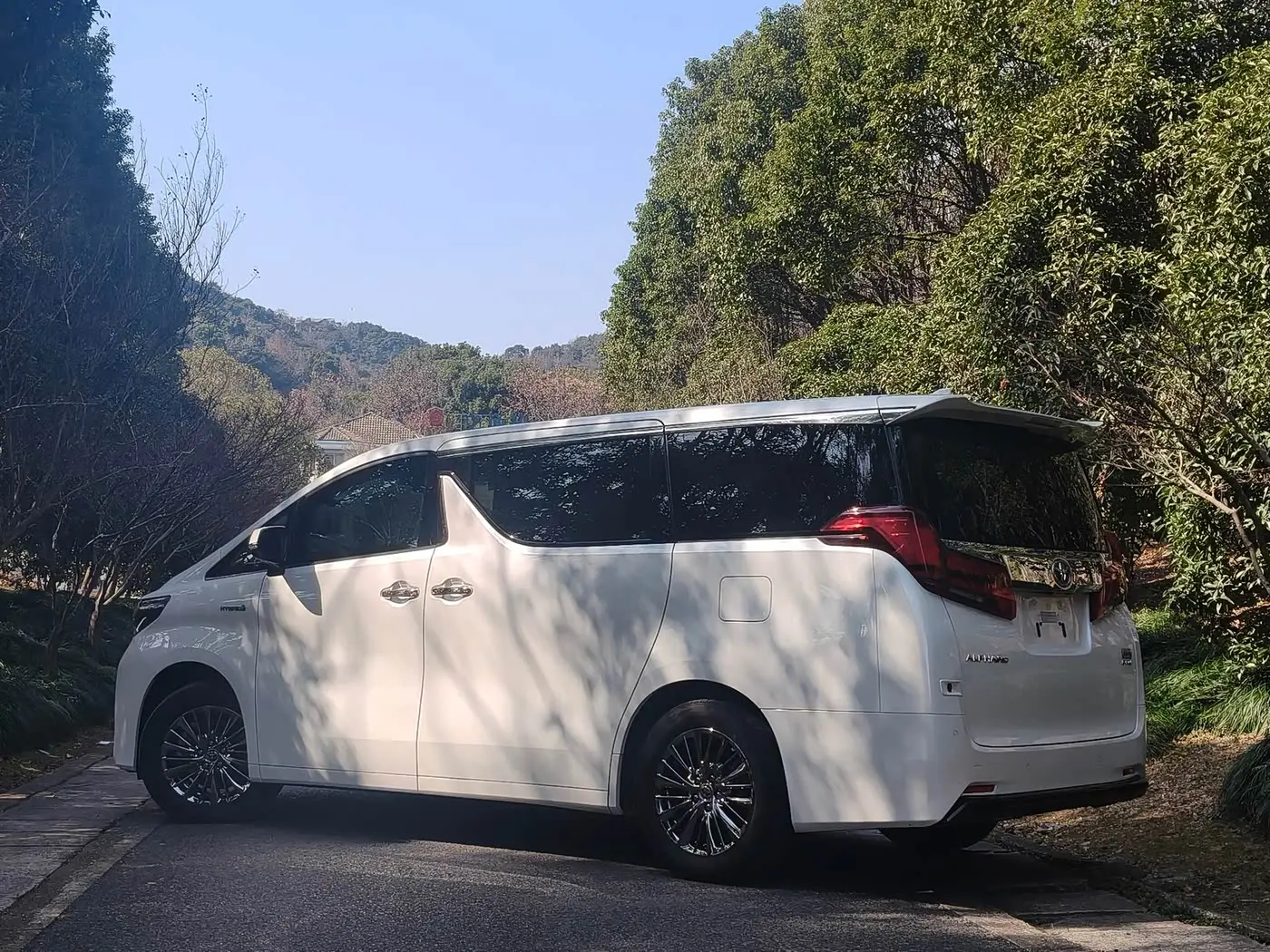 Toyota Alphard 2022 — Photo 3/20