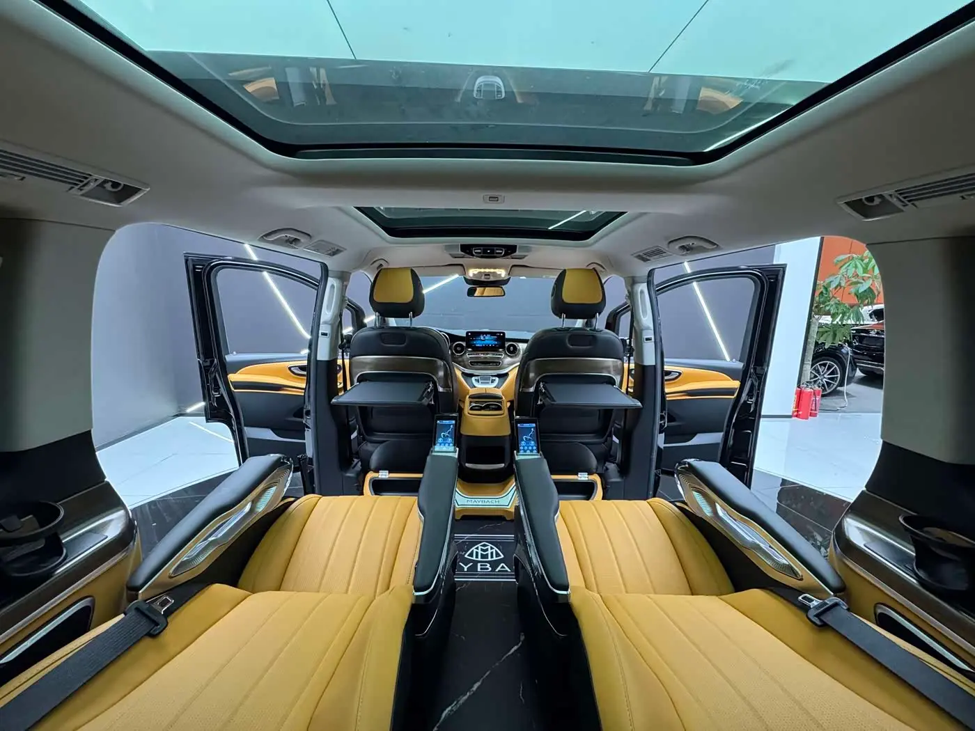Mercedes-Benz V-Class 2021 — Photo 13/20