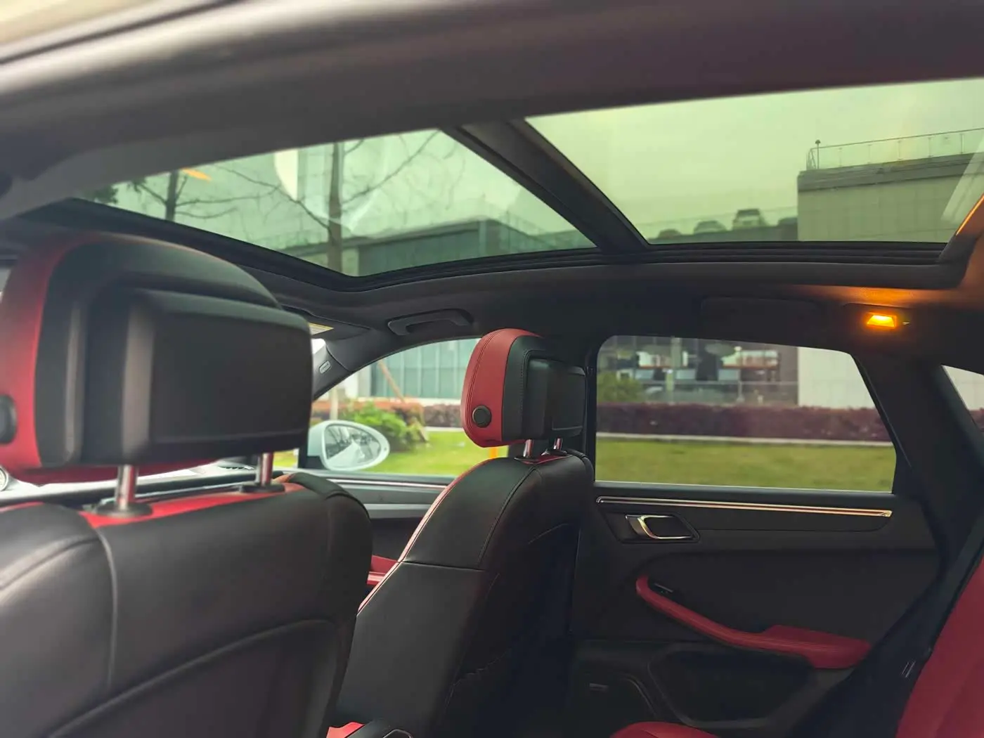 Porsche Macan 2021 — Photo 16/16