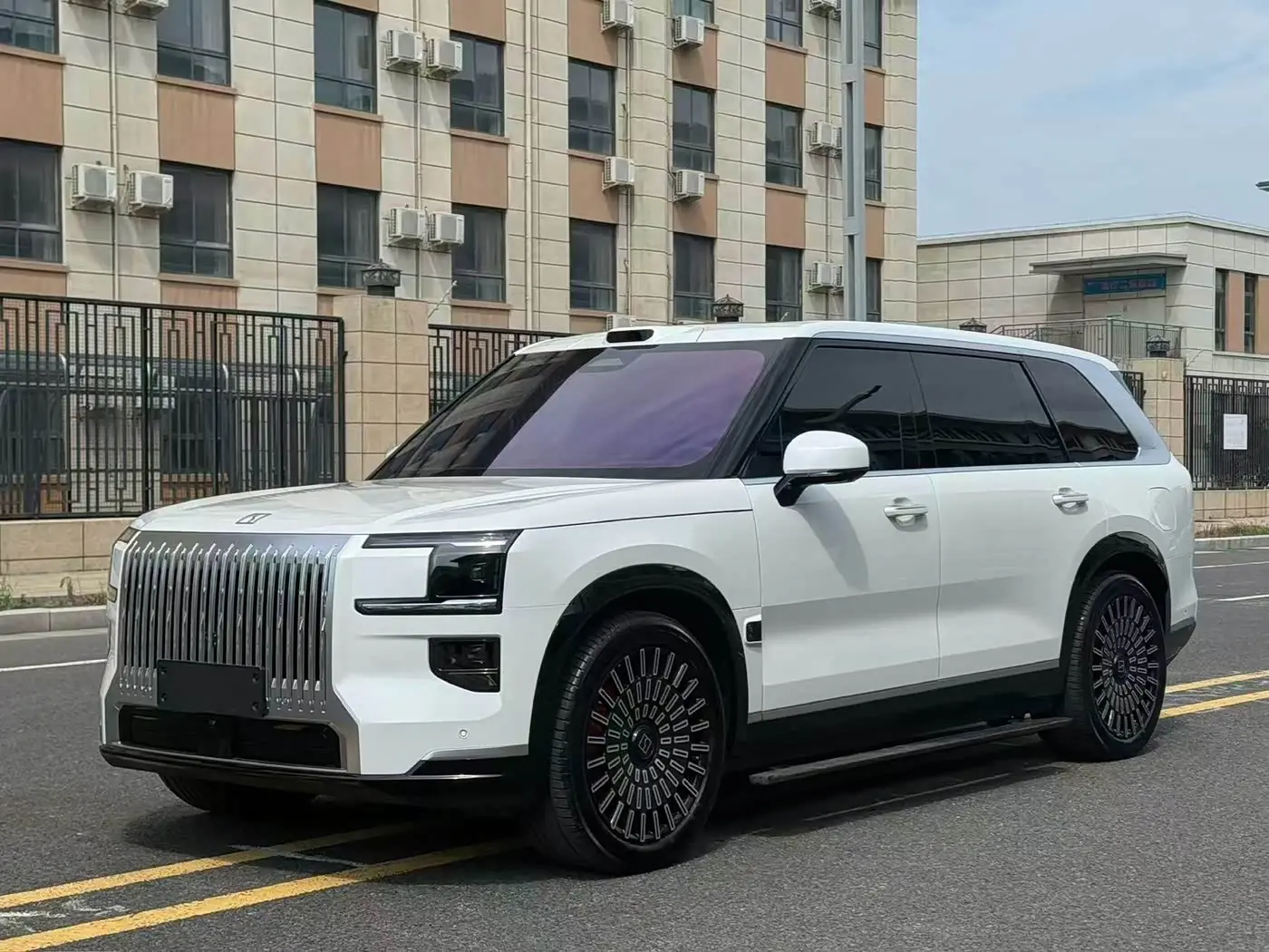 ZEEKR 9X 2026 — Photo 17/20