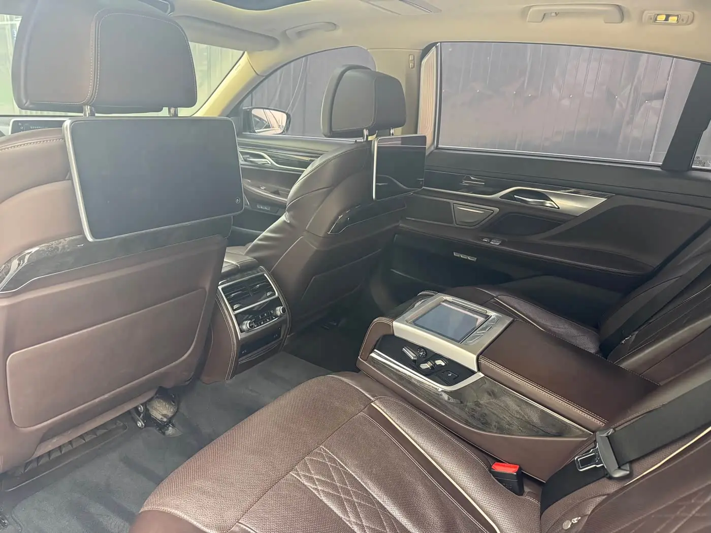 BMW 7 Series 2016 — Photo 7/9