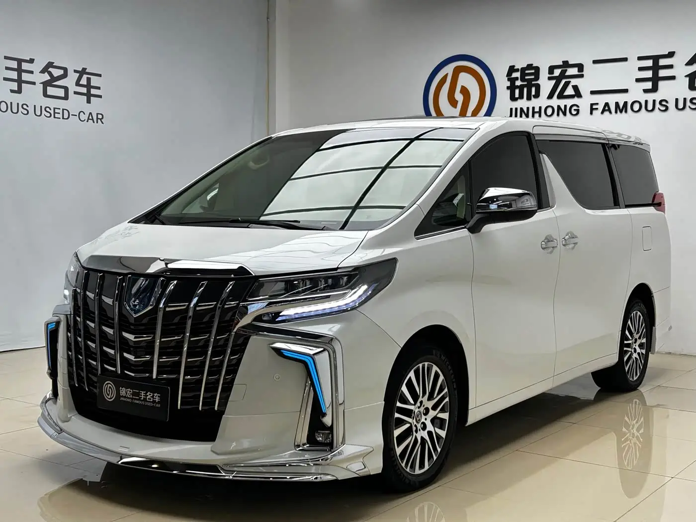 Toyota Alphard 2018 — Photo 1/20