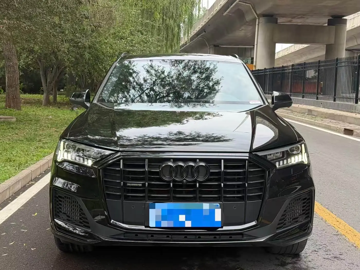 Audi Q7 2022 — Photo 2/16