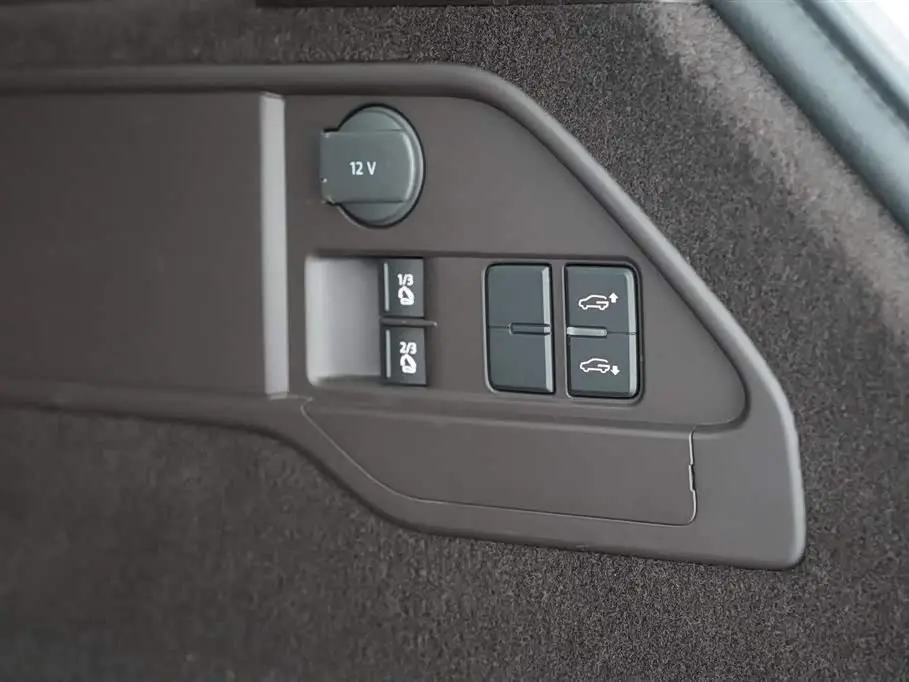 Volkswagen Touareg 2015 — Photo 18/20