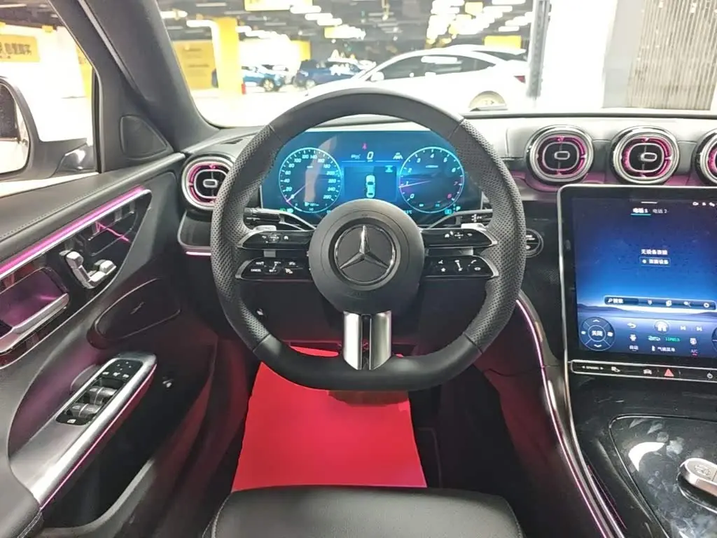 Mercedes-Benz C-Class 2025 — Photo 7/20