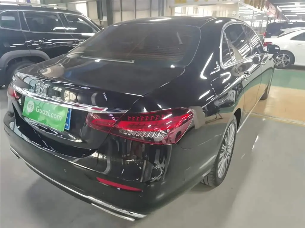 Mercedes-Benz E-Class 2023 — Photo 7/20