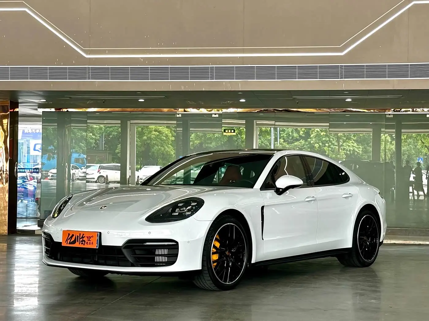 Porsche Panamera 2021 — Photo 1/16