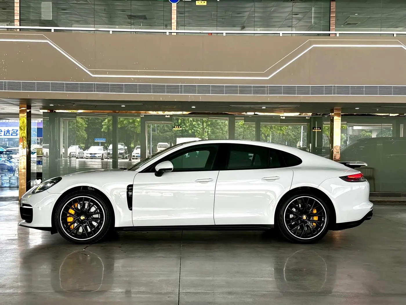 Porsche Panamera 2021 — Photo 16/16