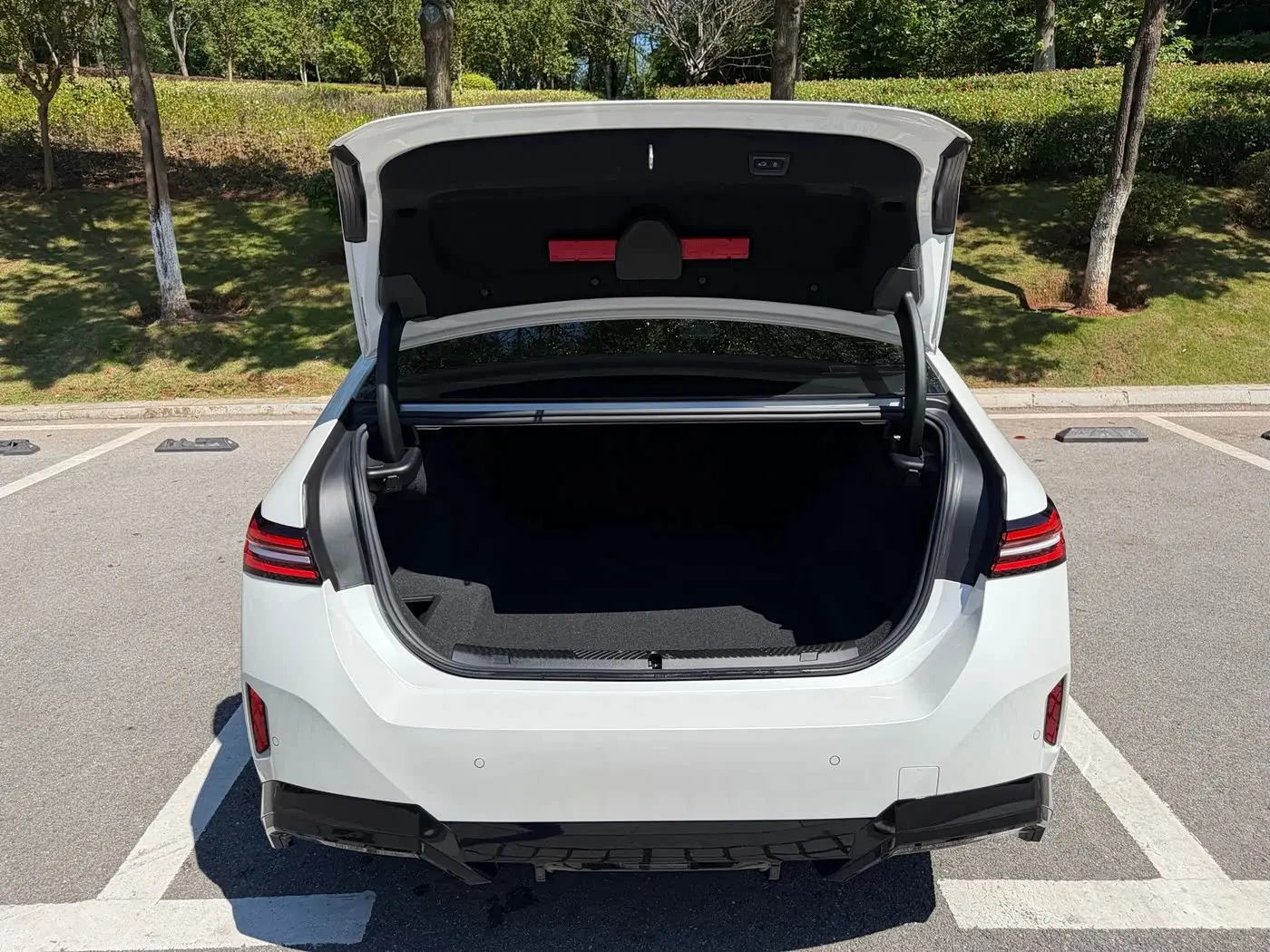 BMW 5 Series 2024 — Photo 18/18