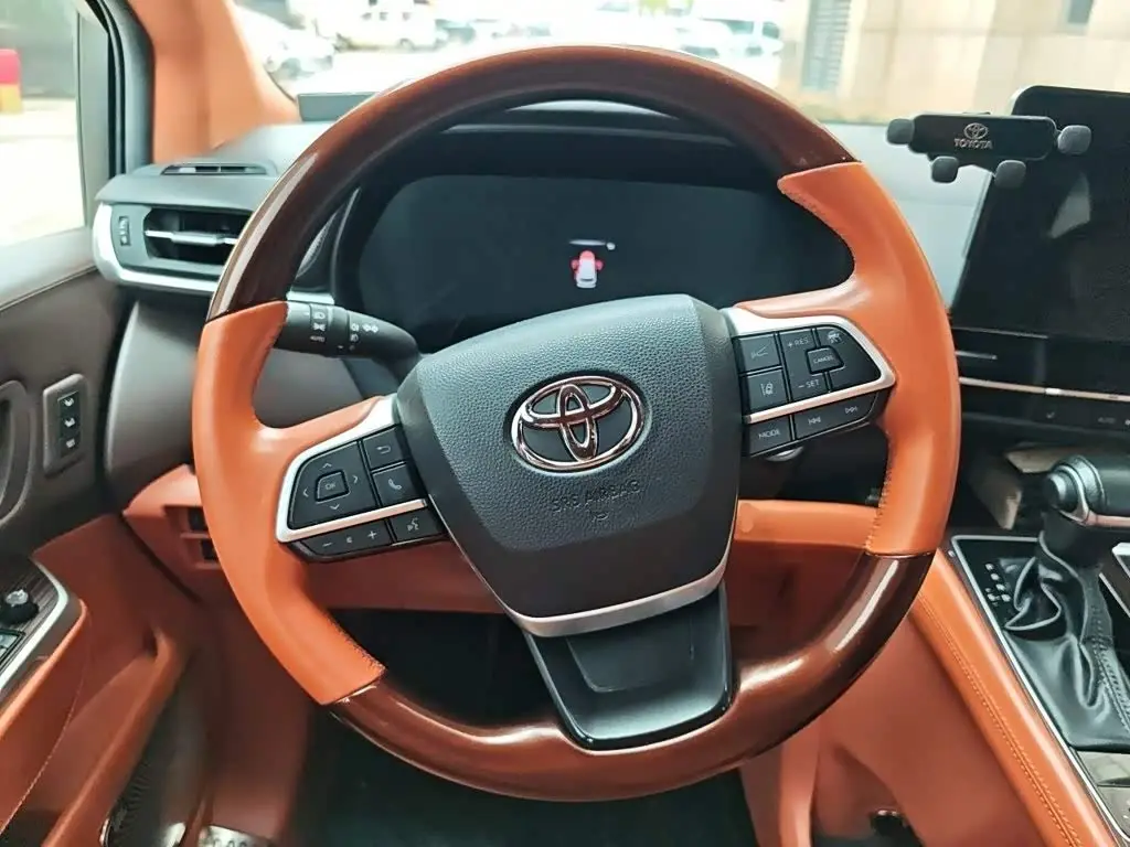 Toyota Granvia 2023 — Фото 3/20