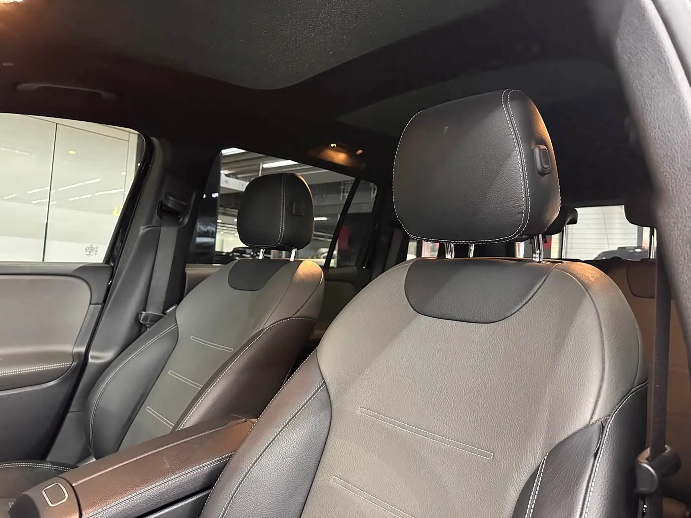 Mercedes-Benz GLB AMG 2023 — Photo 6/20