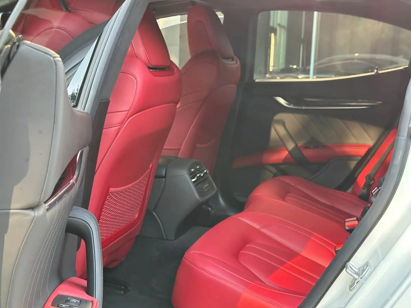 Maserati Ghibli 2023 — Photo 6/14