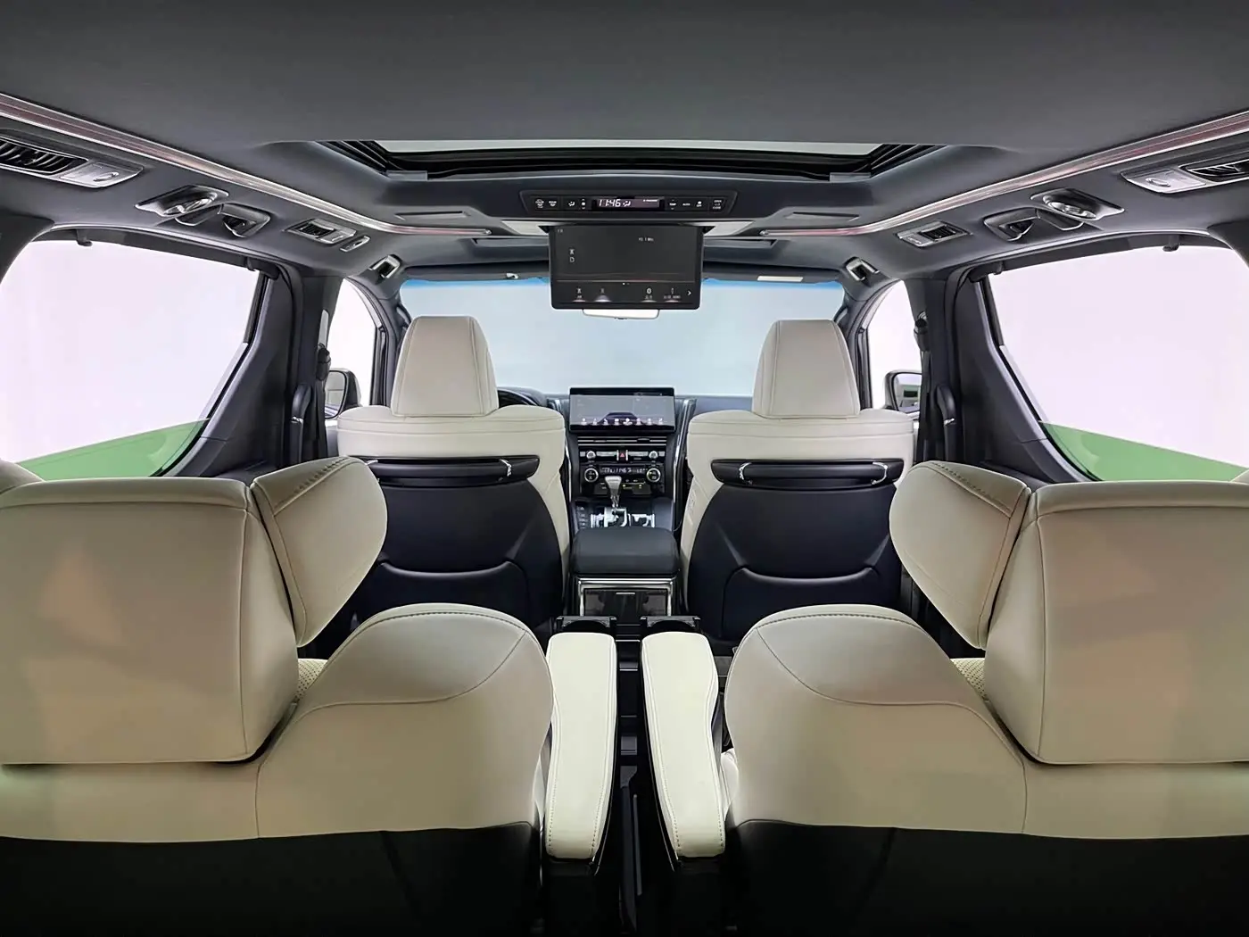Lexus LM 2020 — Photo 8/13