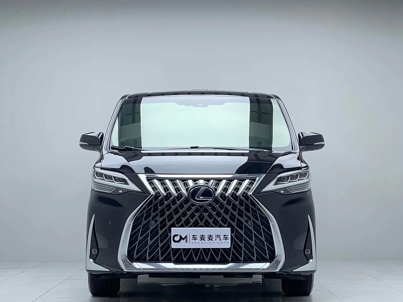 Lexus LM 2020 — Photo 2/13
