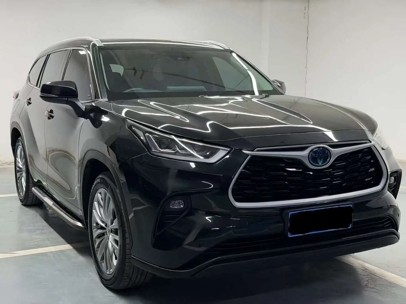 Toyota Highlander 2023 — Photo 3/5