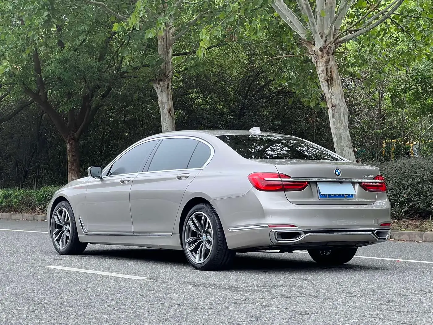 BMW 7 Series 2018 — Photo 16/18