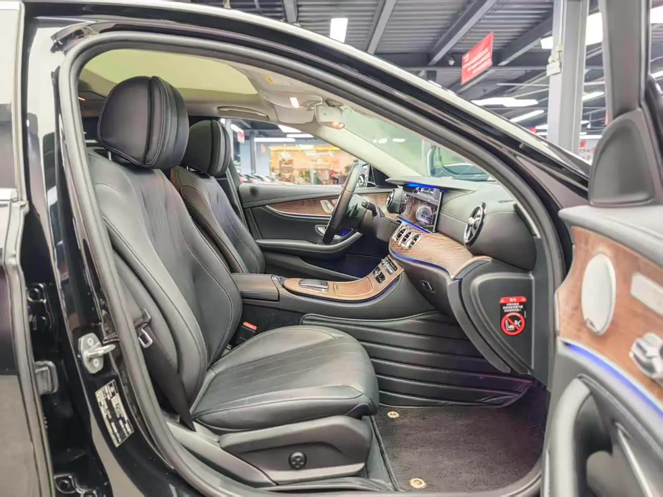 Mercedes-Benz E-Class 2020 — Photo 9/17