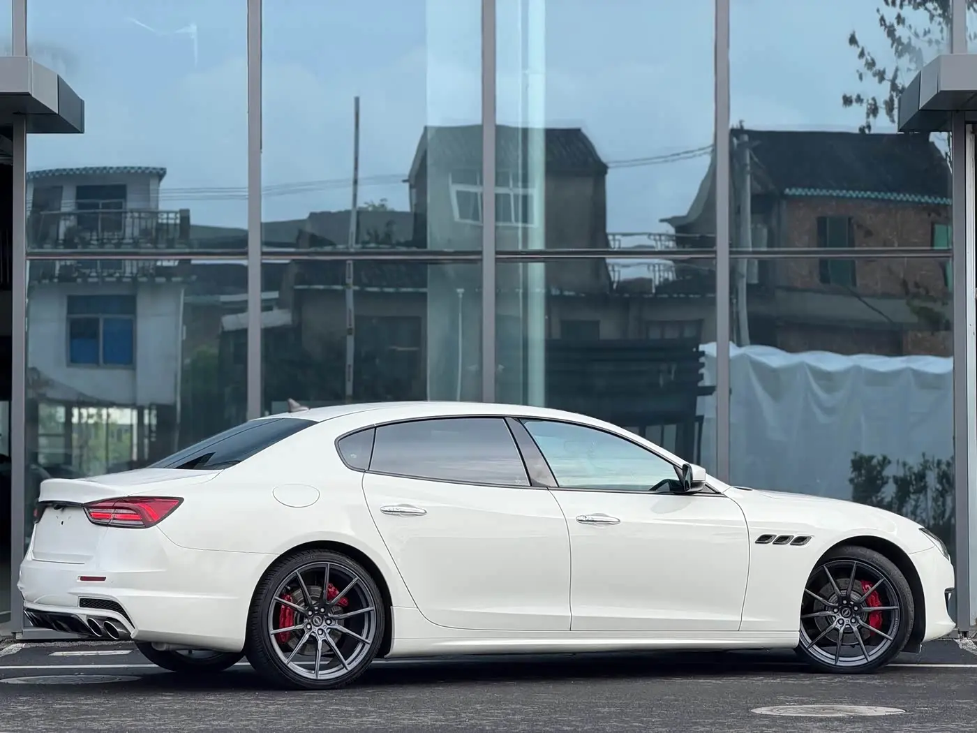 Maserati Quattroporte 2022 — Photo 4/17