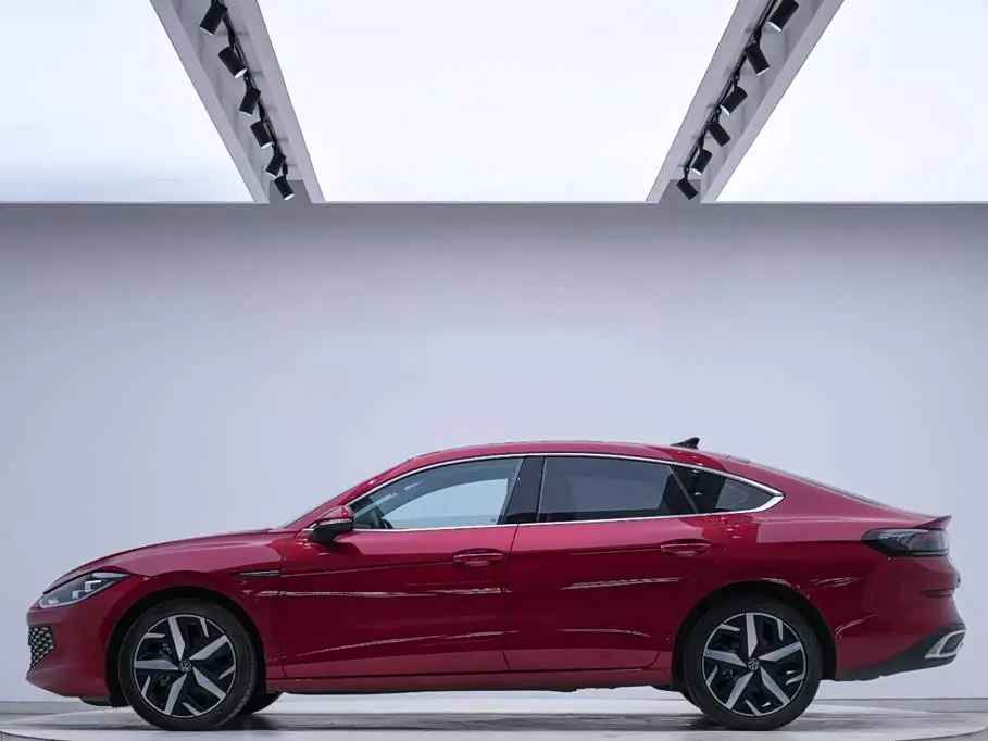 Volkswagen Lamando 2023 — Photo 2/20