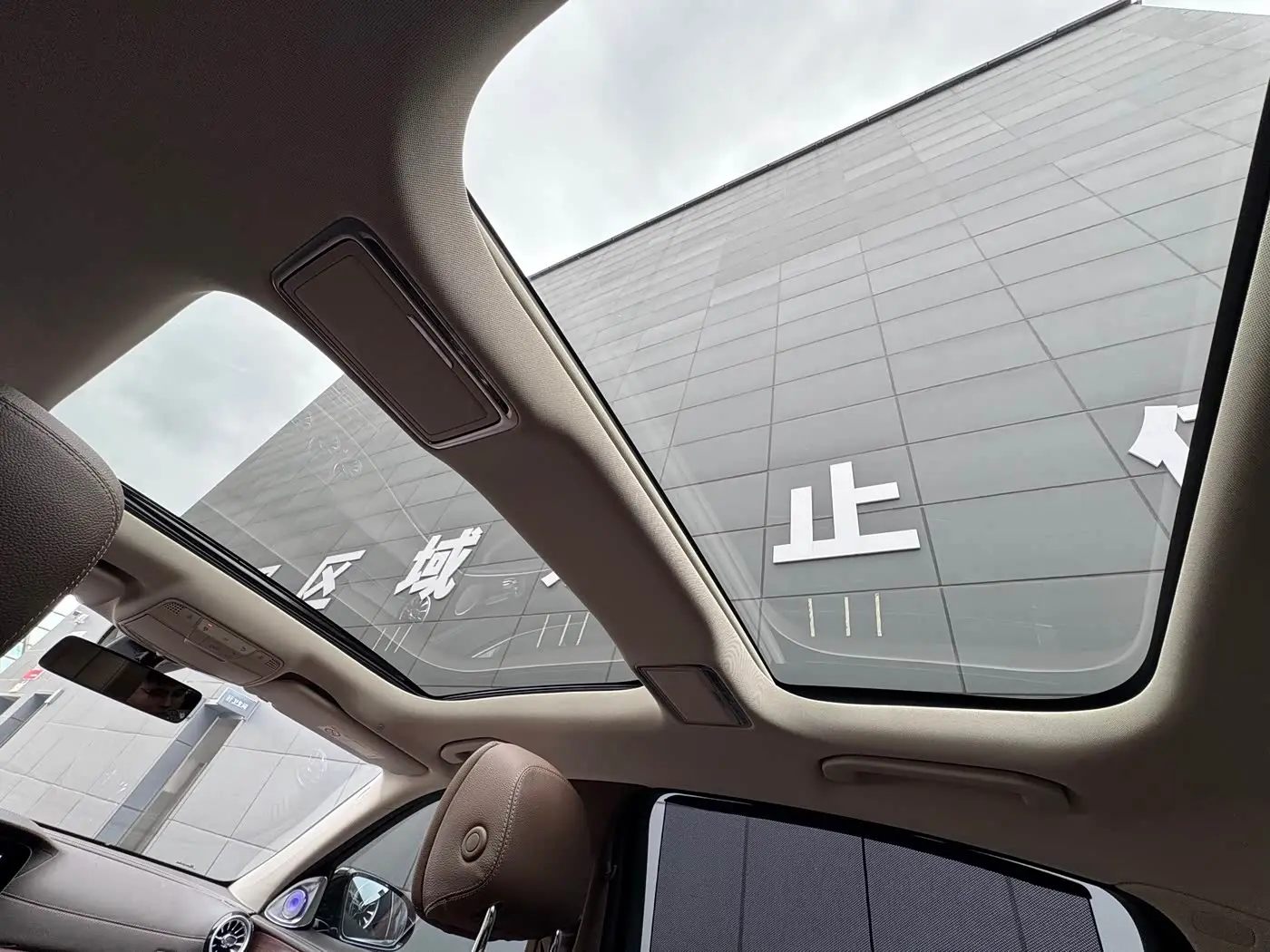 Mercedes-Benz E-Class 2023 — Photo 11/20