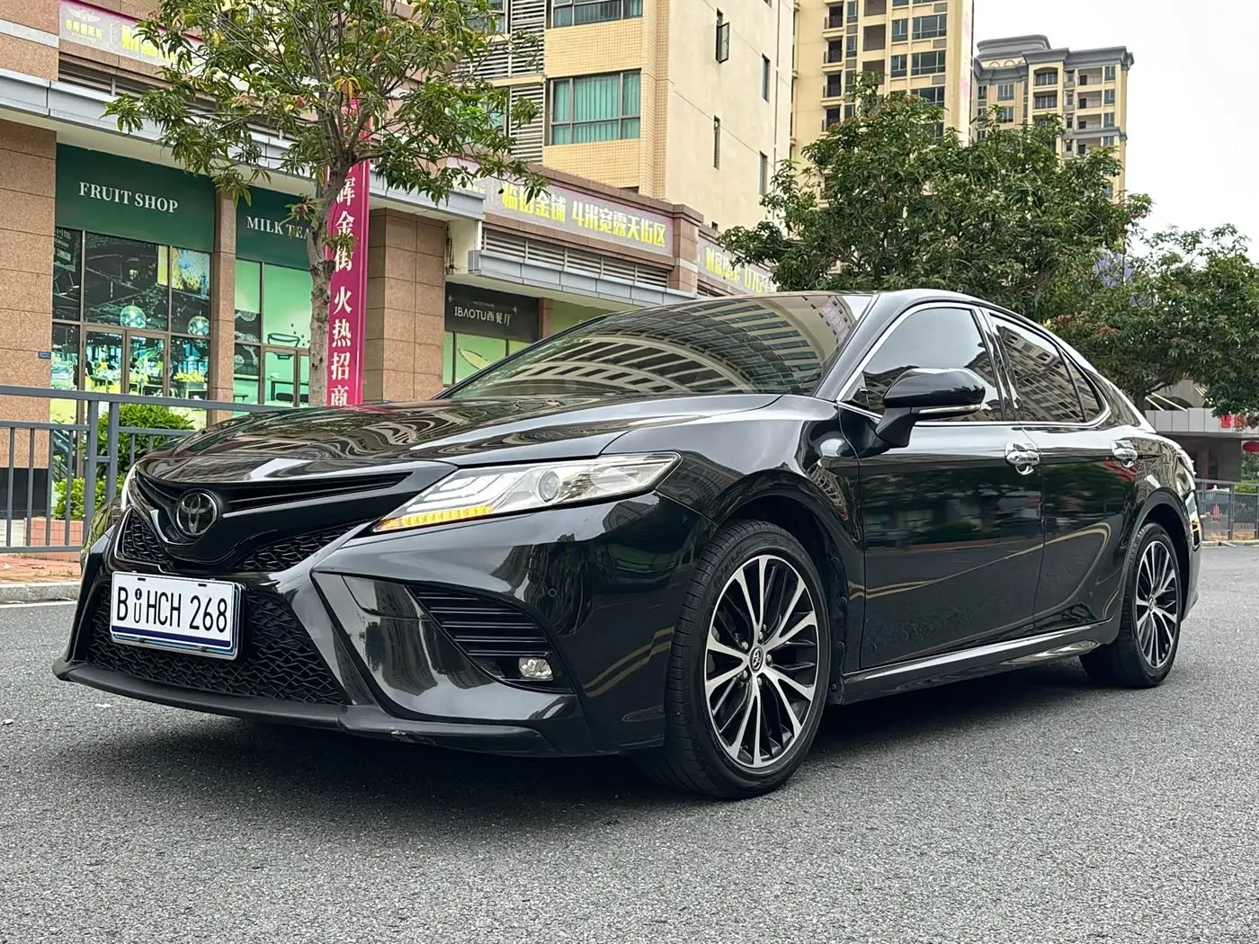 Toyota Camry 2019 — Фото 1/16