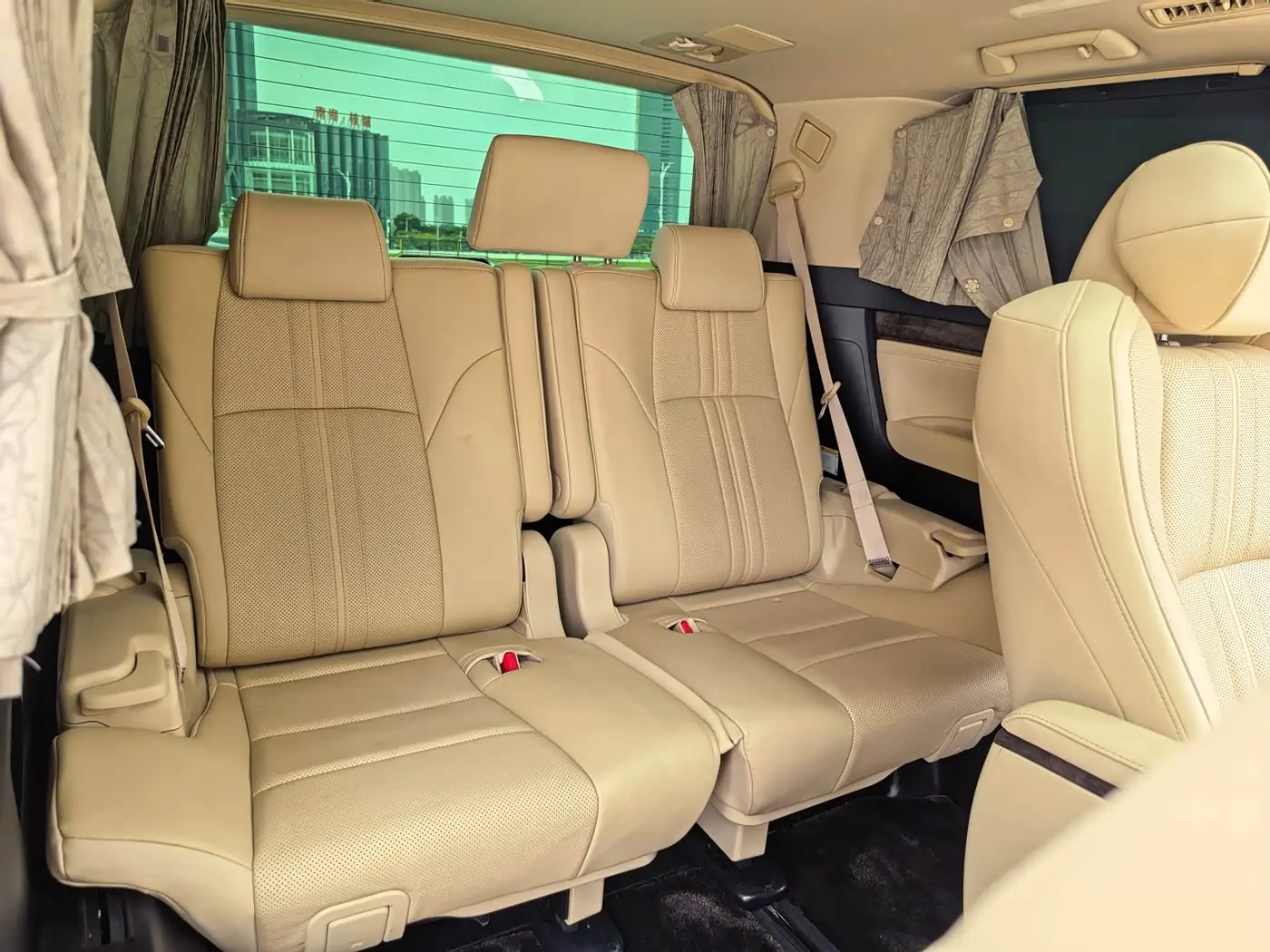 Toyota Vellfire 2020 — Photo 18/20