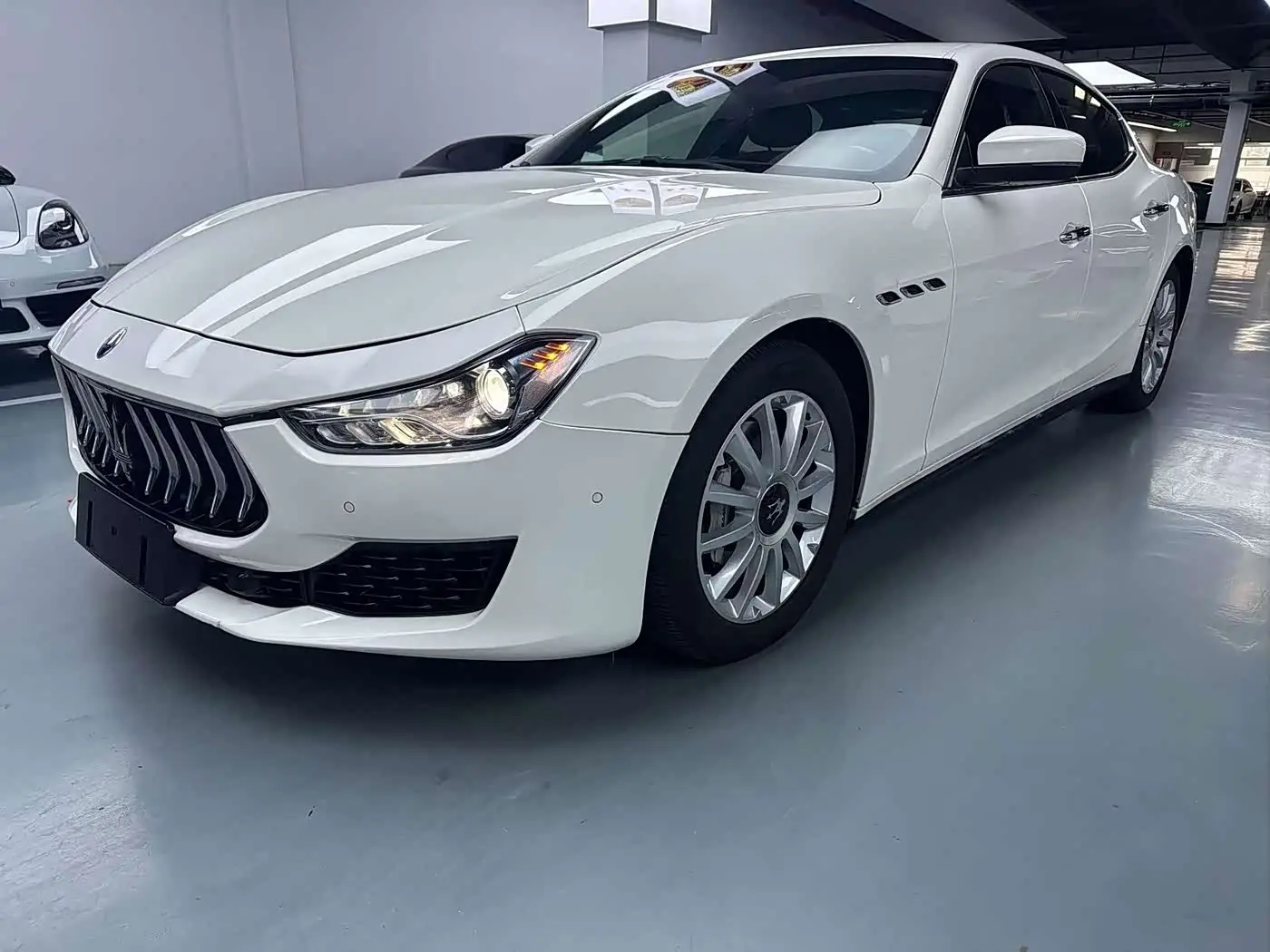 Maserati Ghibli 2017 — Şəkil 1/19