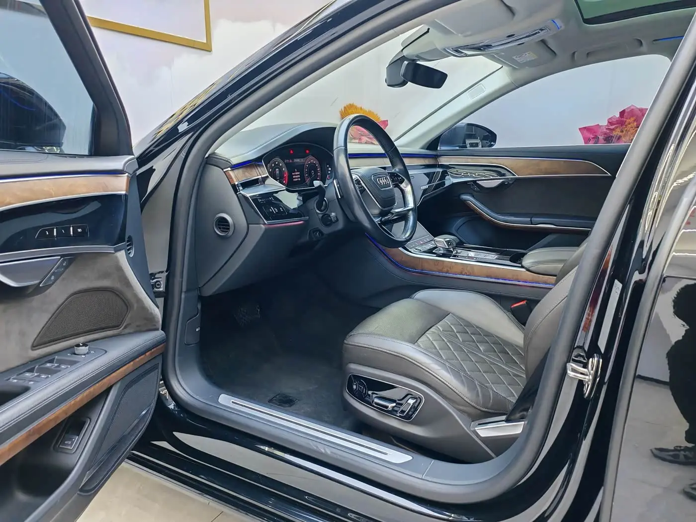 Audi A8 2021 — Photo 6/15