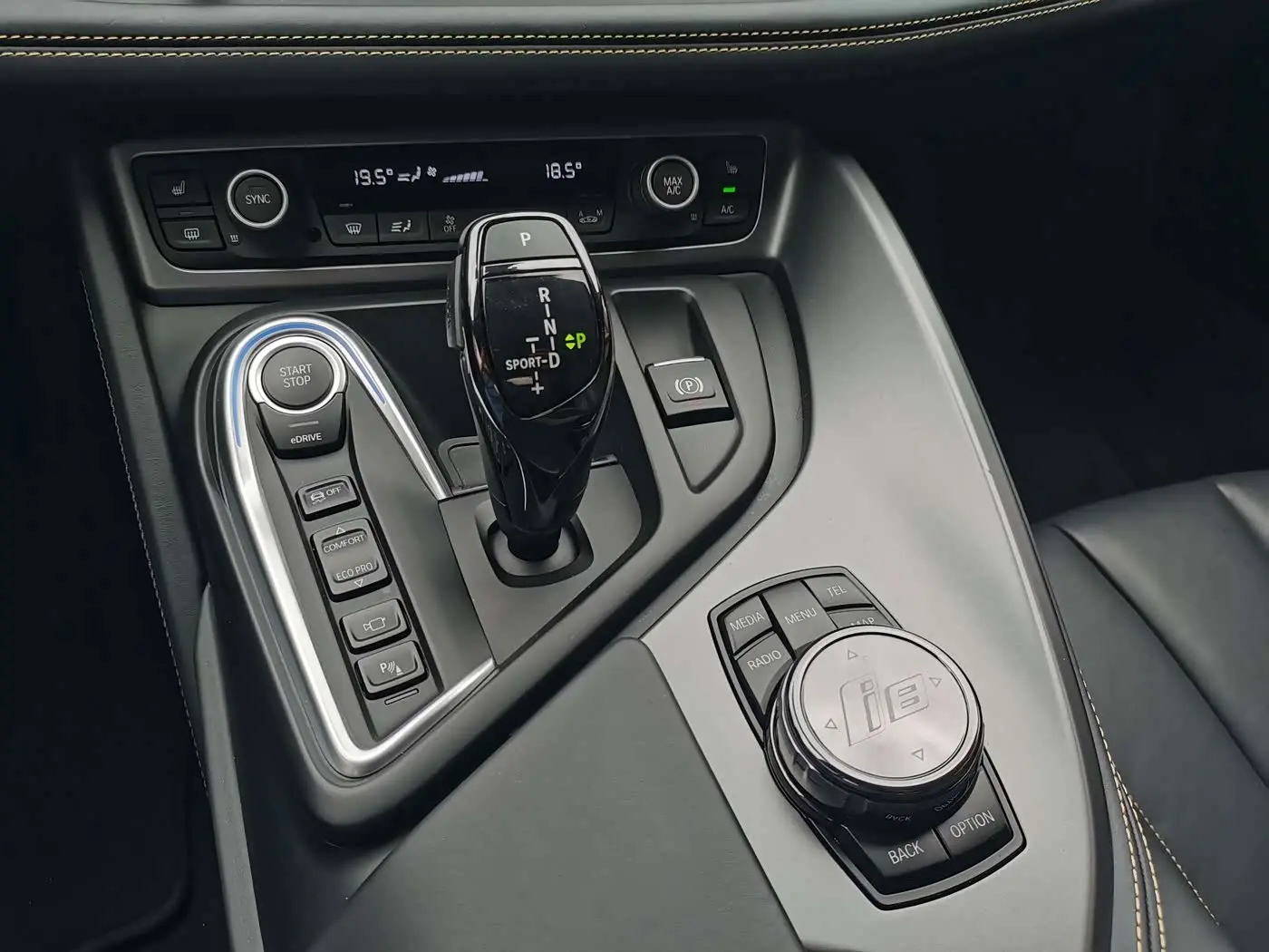 BMW i8 2018 — Photo 19/20