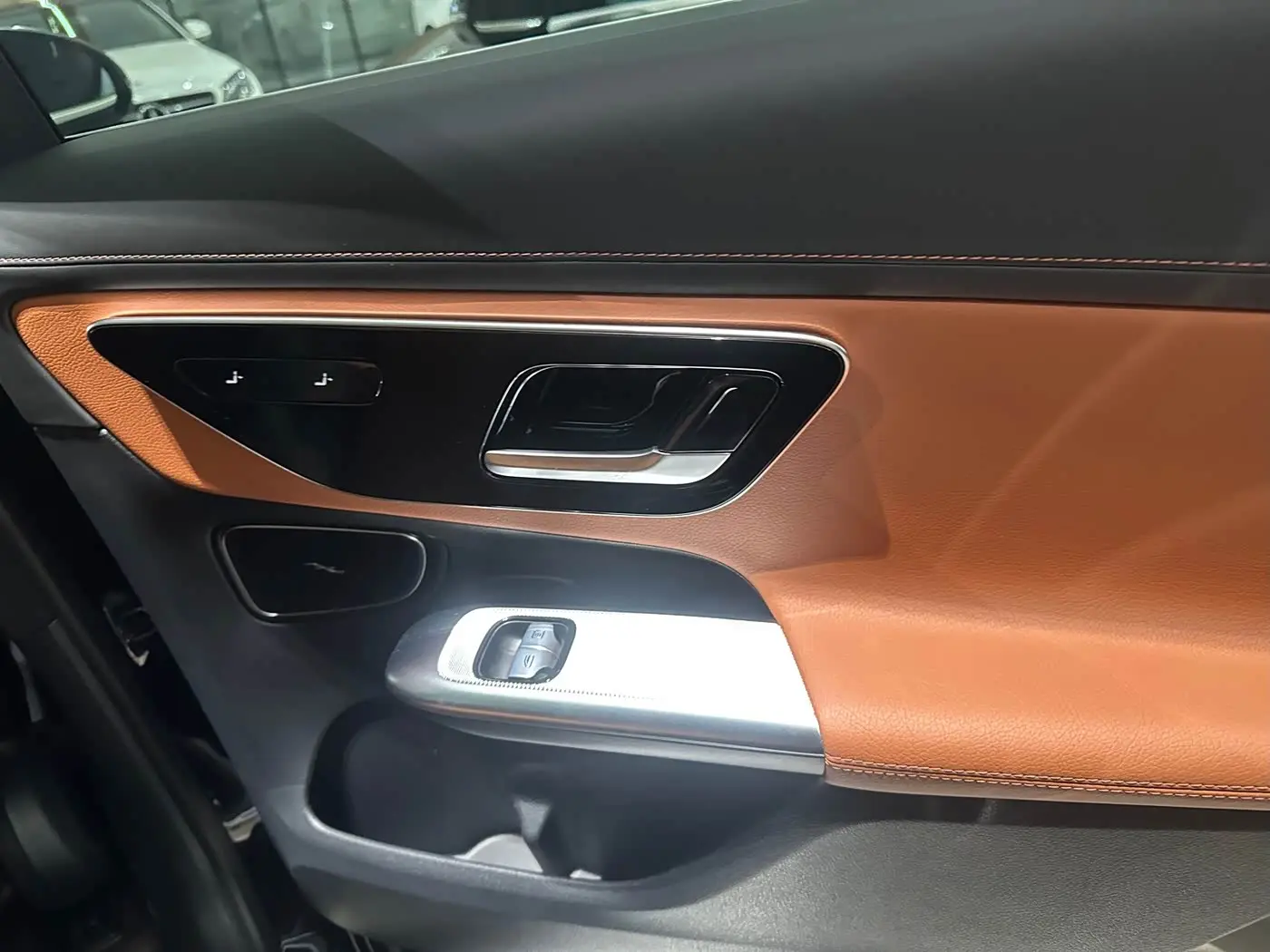 Mercedes-Benz GLC 2024 — Şəkil 10/16