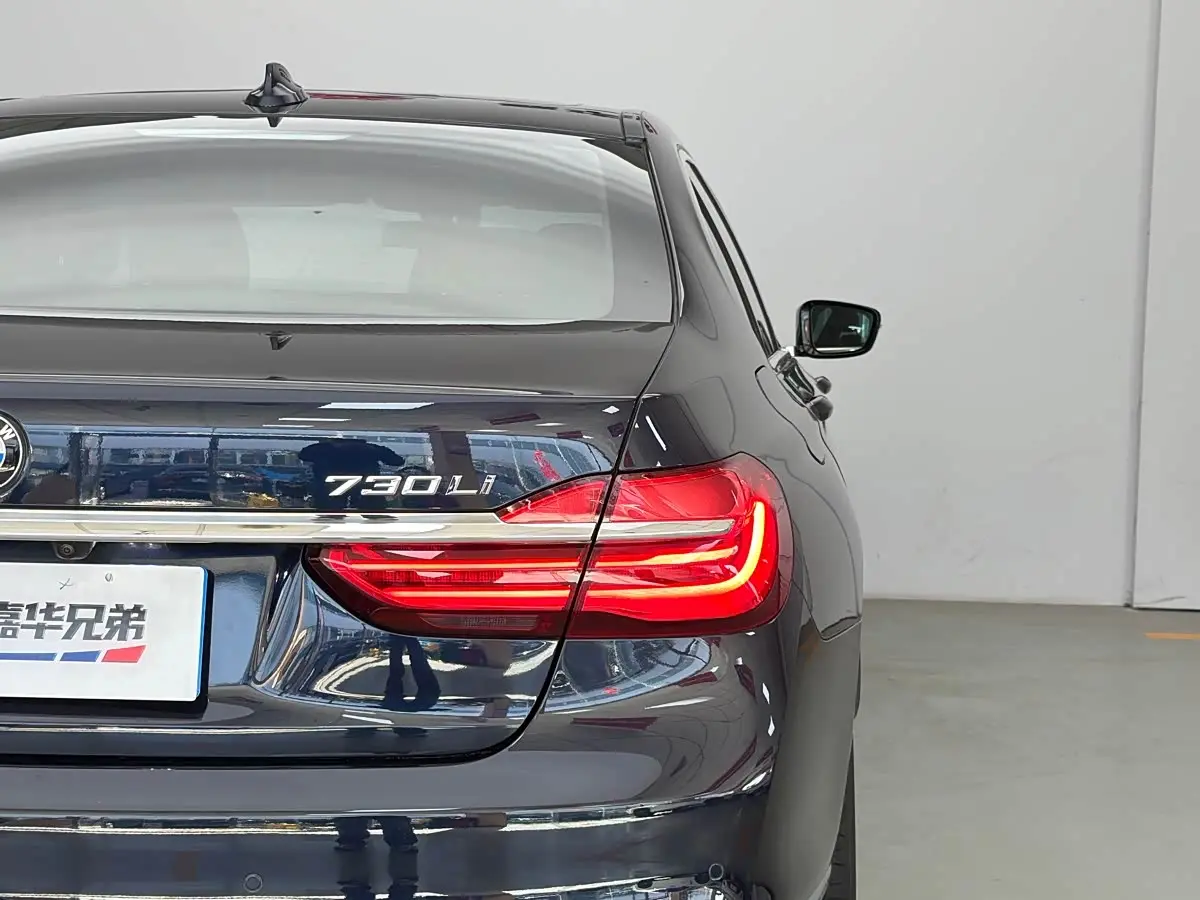 BMW 7 Series 2016 — Photo 13/20