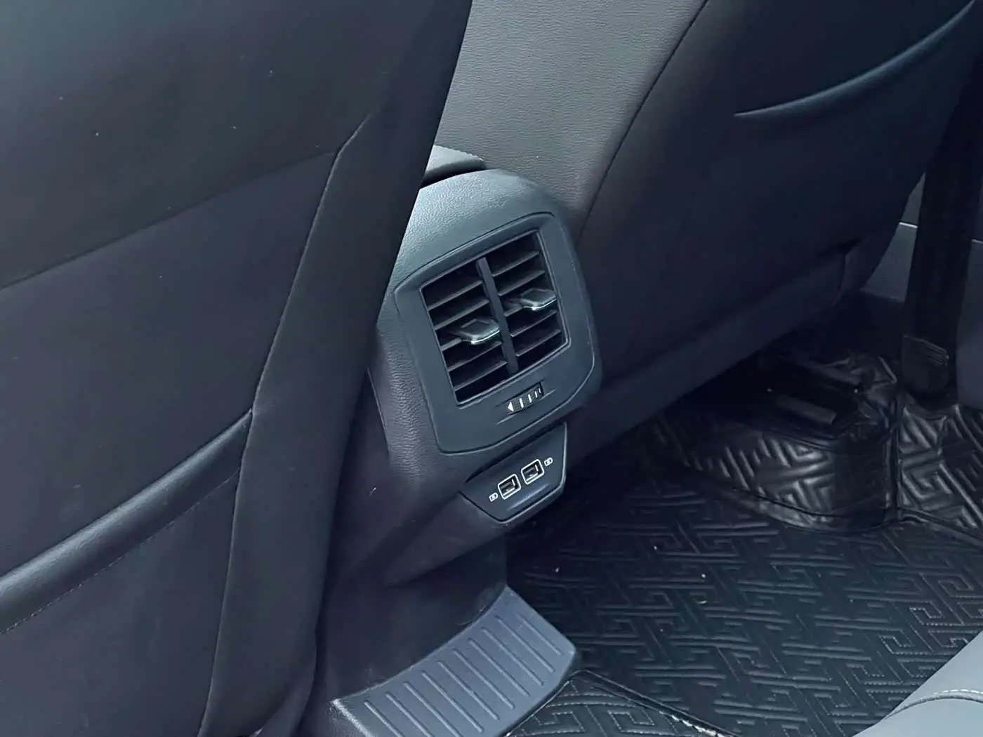Volkswagen T-ROC 2021 — Photo 6/20
