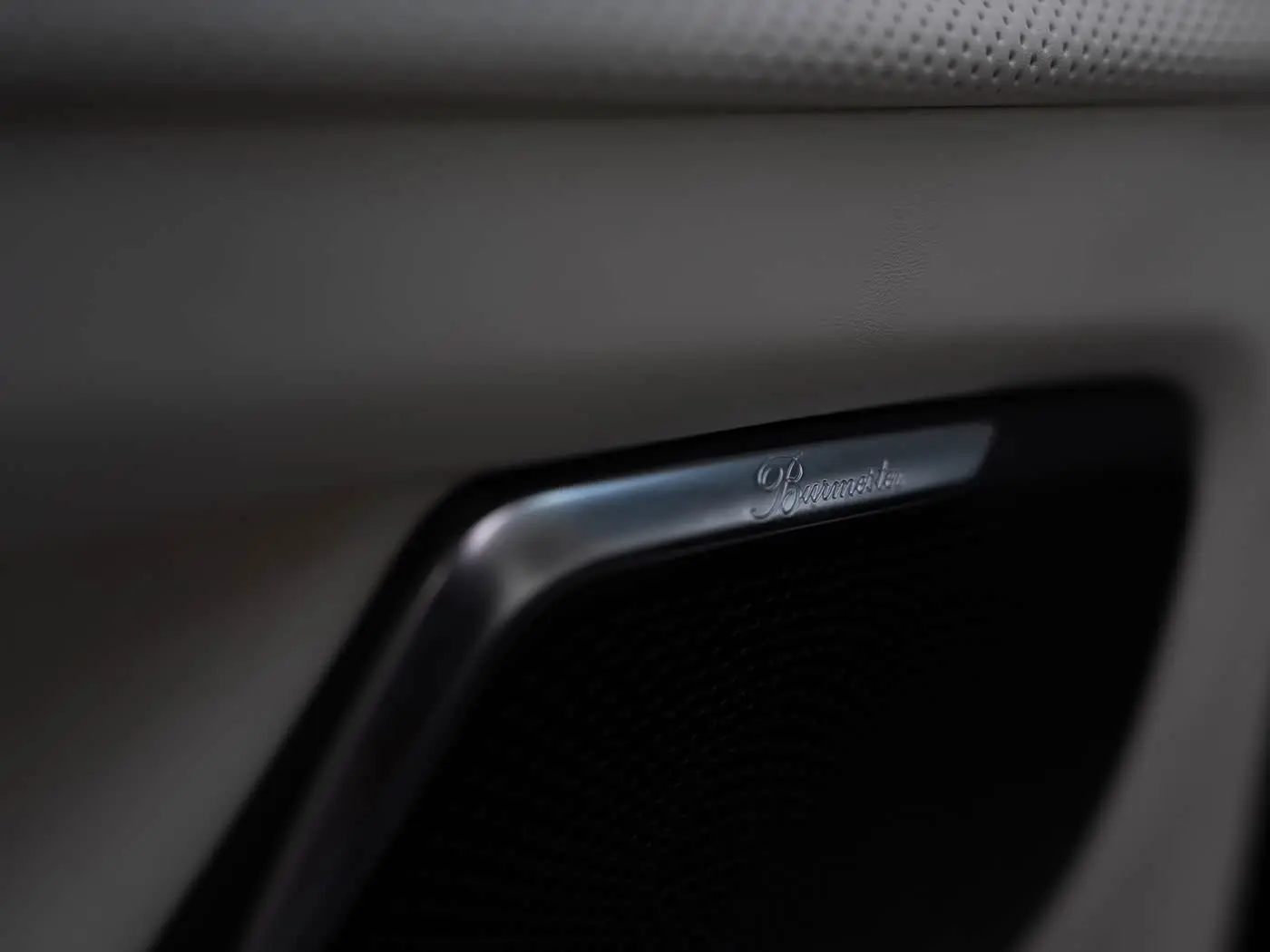 Mercedes-Benz V-Class 2024 — Photo 8/16