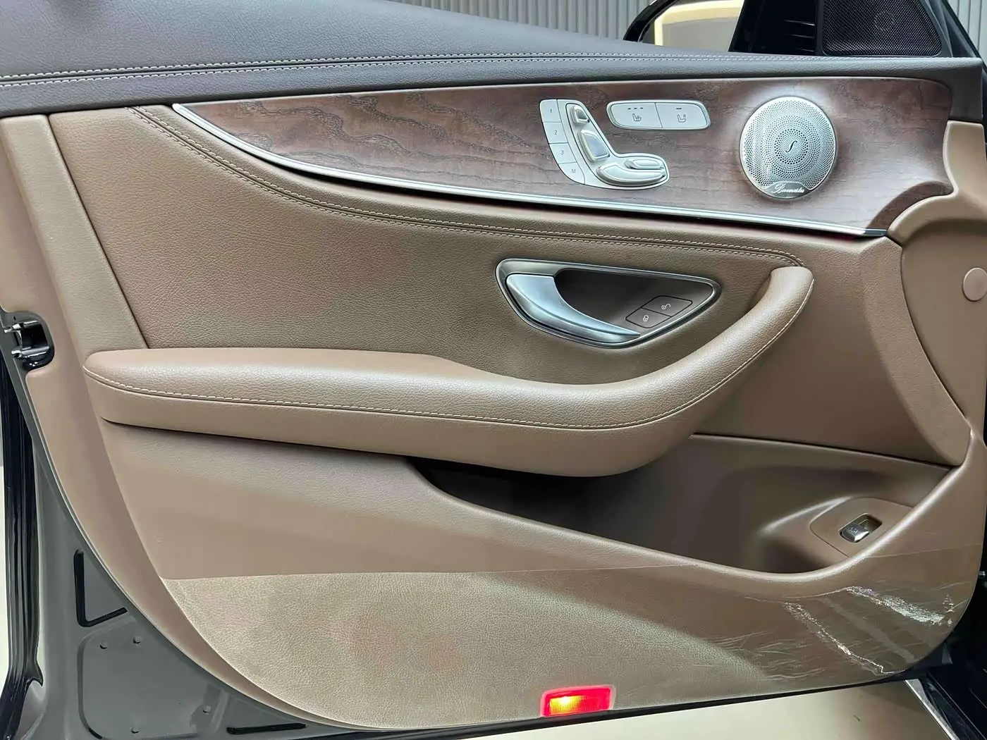 Mercedes-Benz E-Class 2023 — Photo 13/16