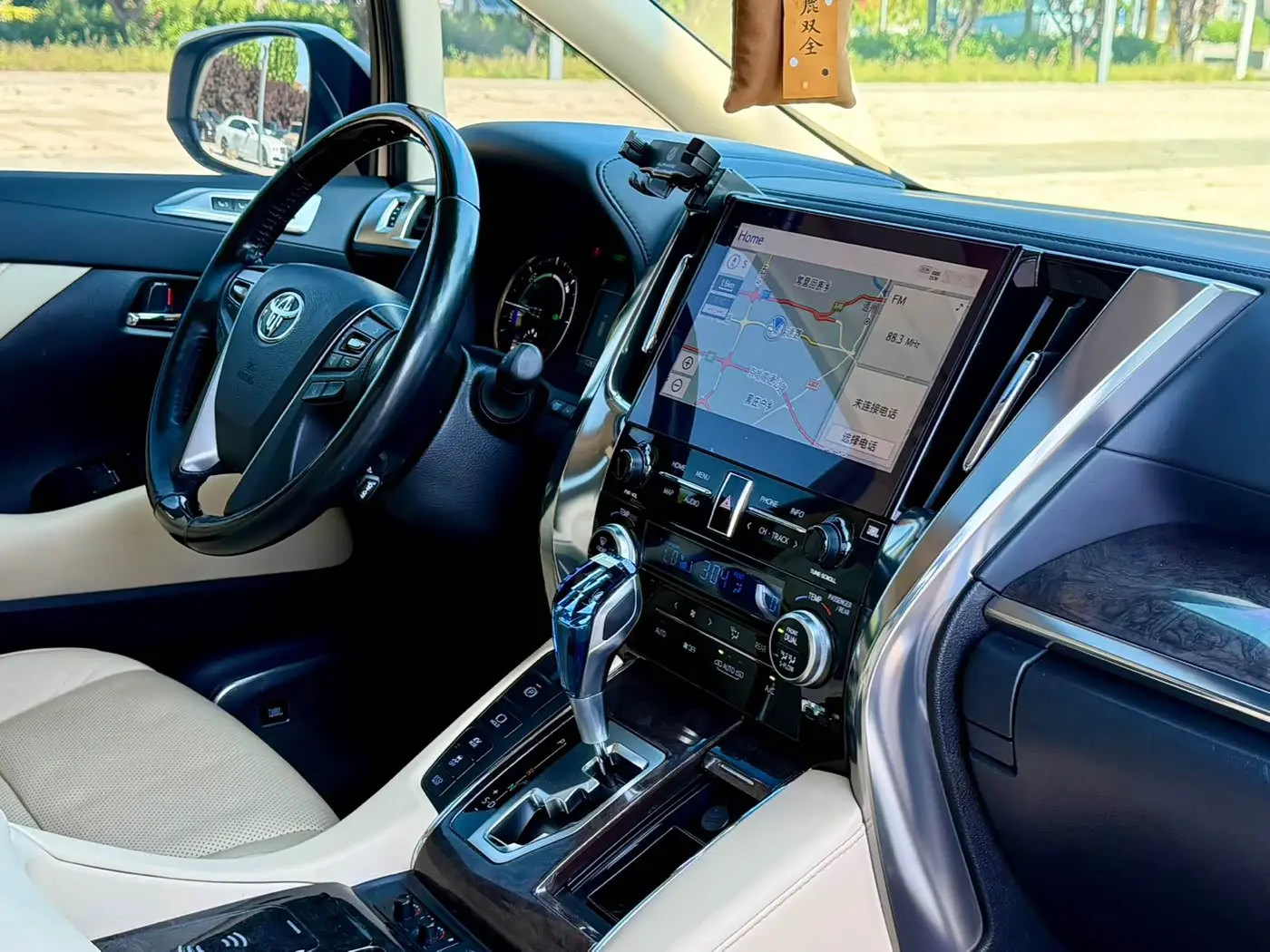 Toyota Alphard 2021 — Фото 16/17