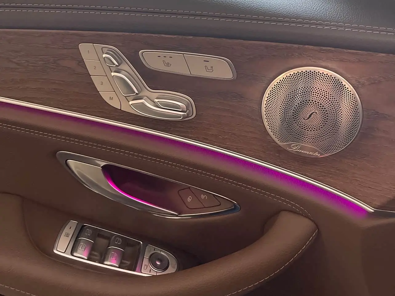 Mercedes-Benz E-Class 2022 — Photo 11/11