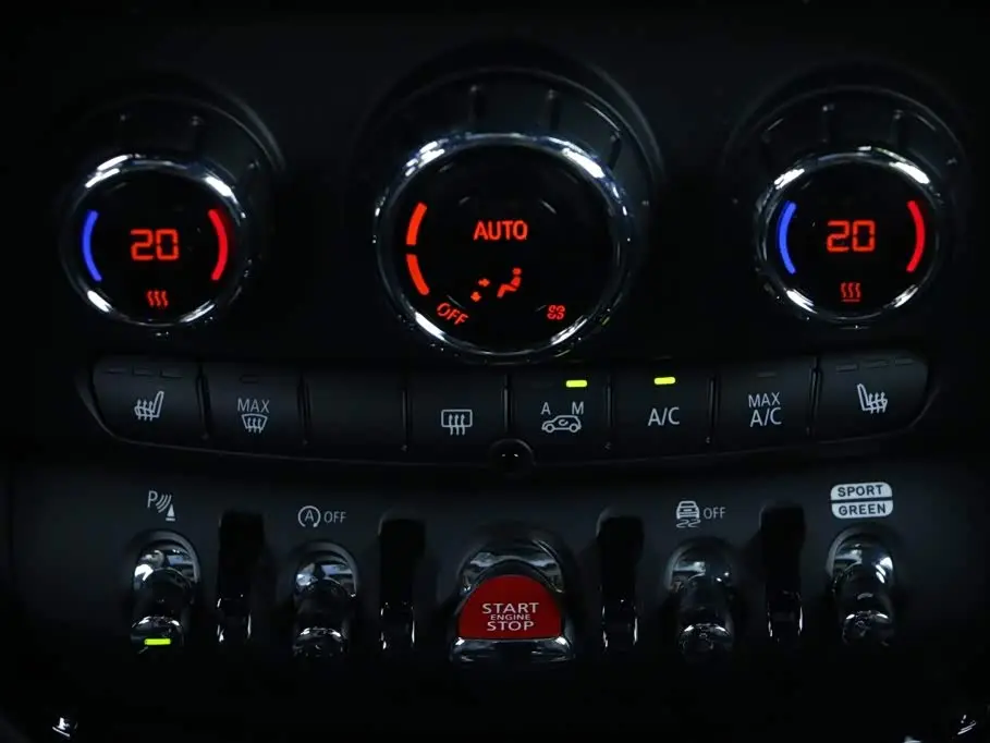 MINI CLUBMAN 2024 — Фото 15/20