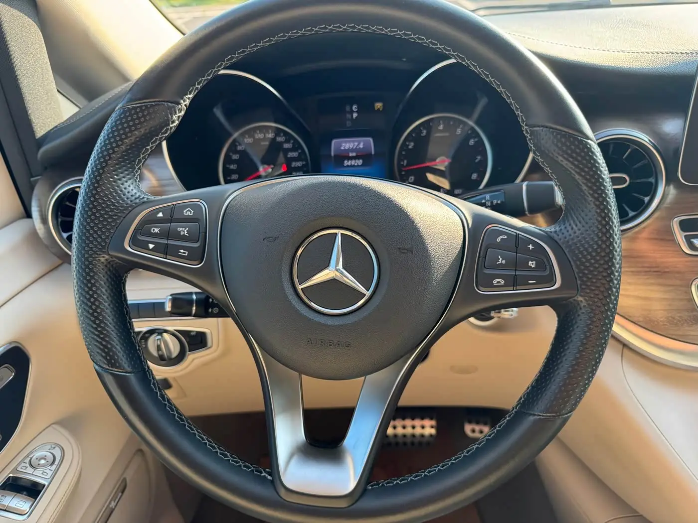 Mercedes-Benz V-Class 2022 — Photo 20/20
