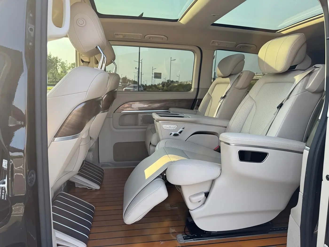 Mercedes-Benz V-Class 2022 — Photo 10/20