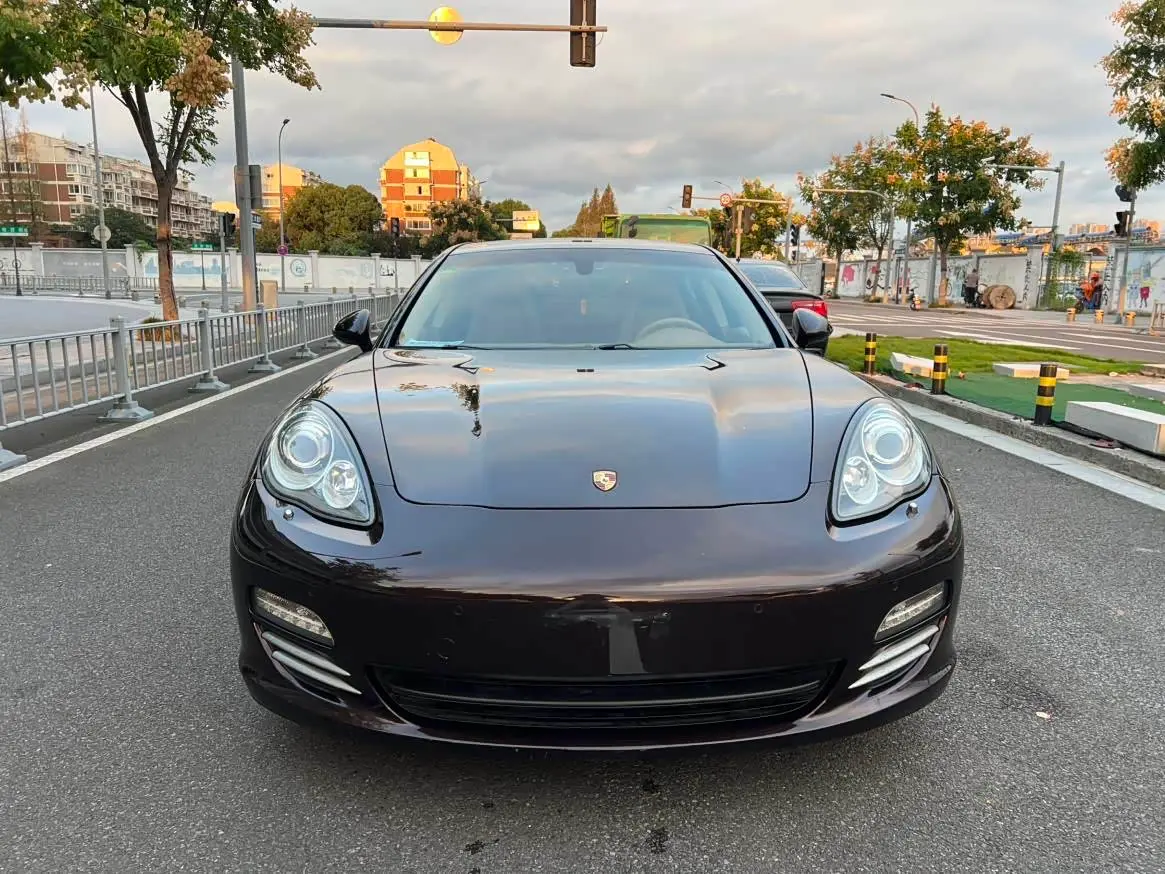 Porsche Panamera 2012 — Photo 2/18