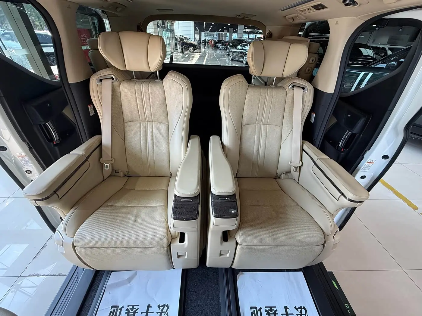 Toyota Alphard 2018 — Şəkil 15/20