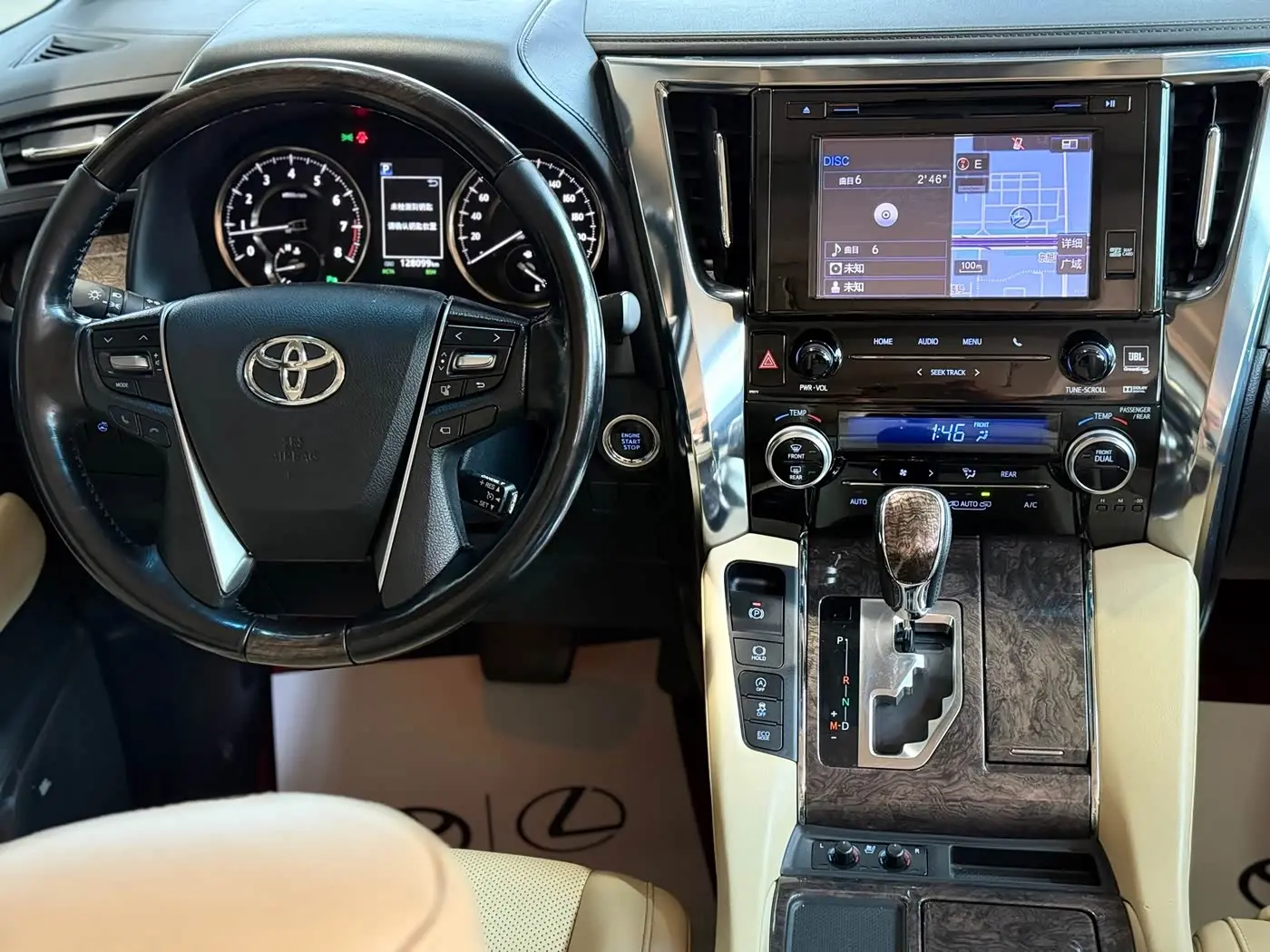 Toyota Alphard 2018 — Şəkil 16/20