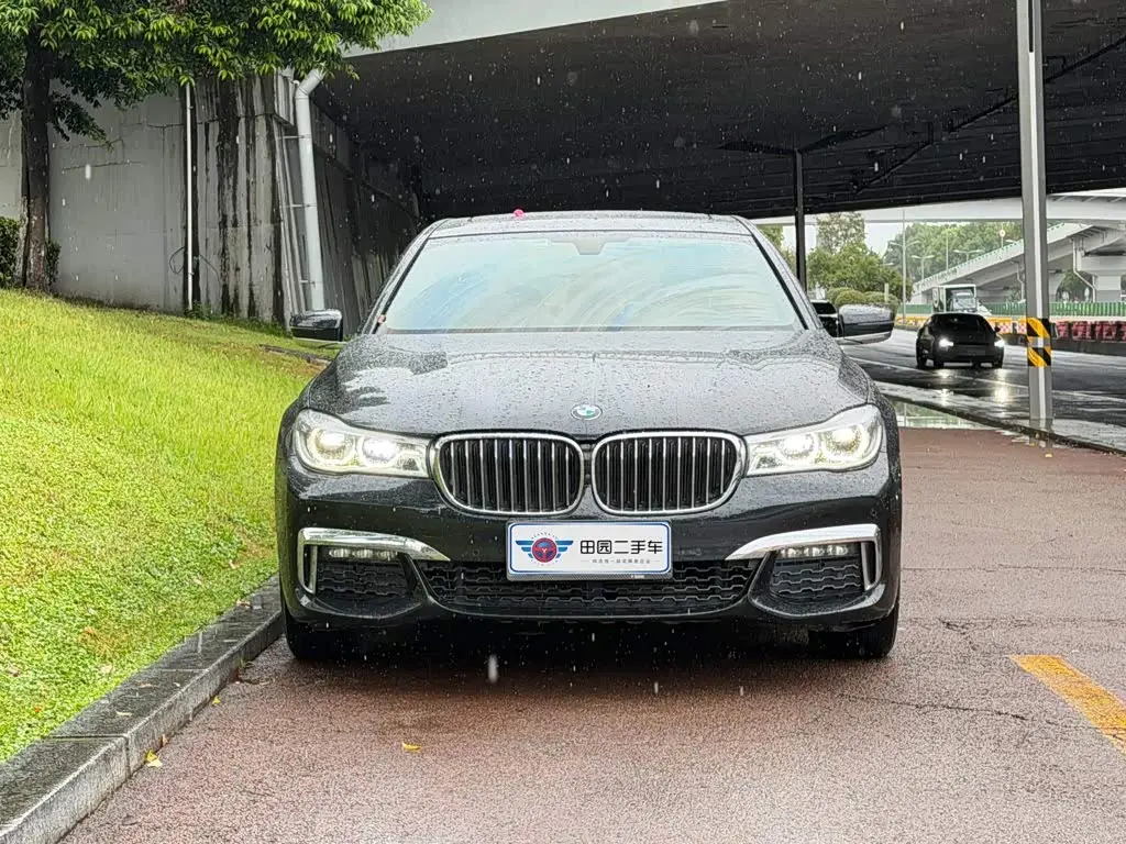 BMW 7 Series 2018 — Photo 2/14