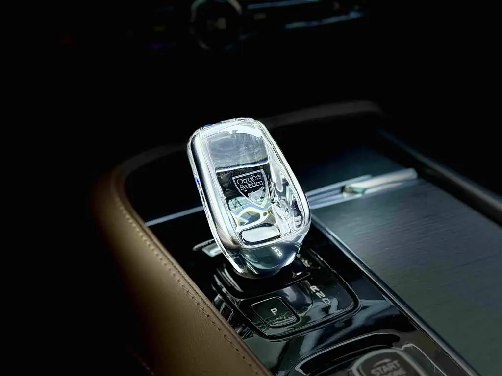 Volvo XC90 Plug-in Hybrid 2022 — Photo 16/16
