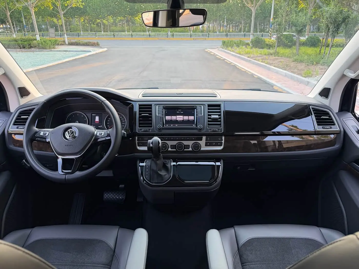 Volkswagen Multivan 2019 — Фото 7/20