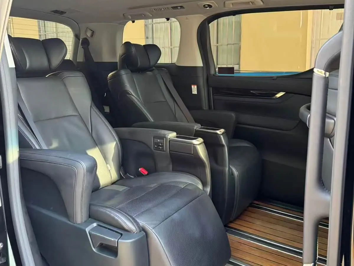 Toyota Vellfire 2020 — Photo 6/11