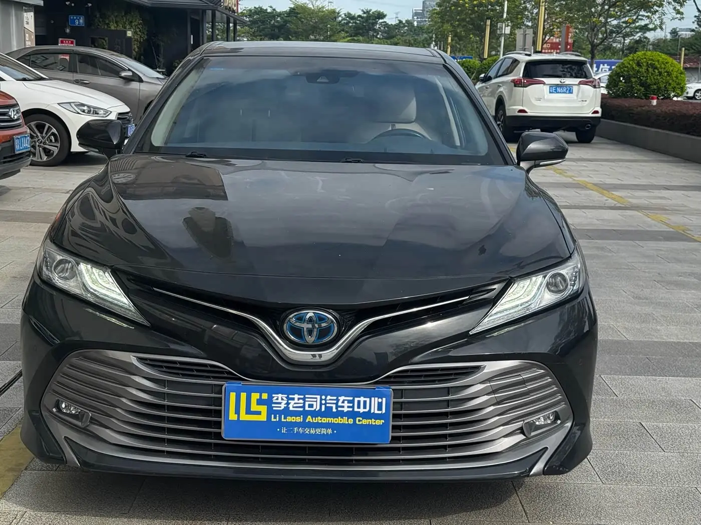 Toyota Camry 2019 — Фото 2/9